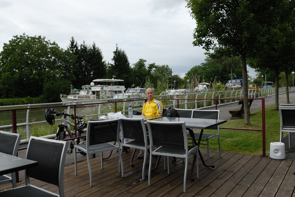 MKS_Alsace_176.jpg - Frokost tæt på Rhinen.