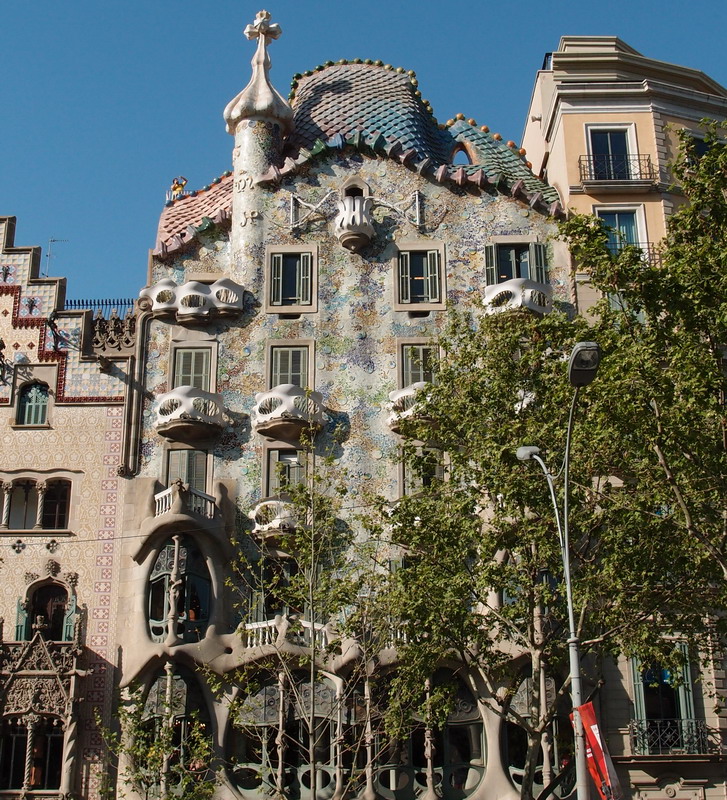 MKS_Barcelona_2011_102.JPG - Gaudis Casa Batlló, taget fra bussen