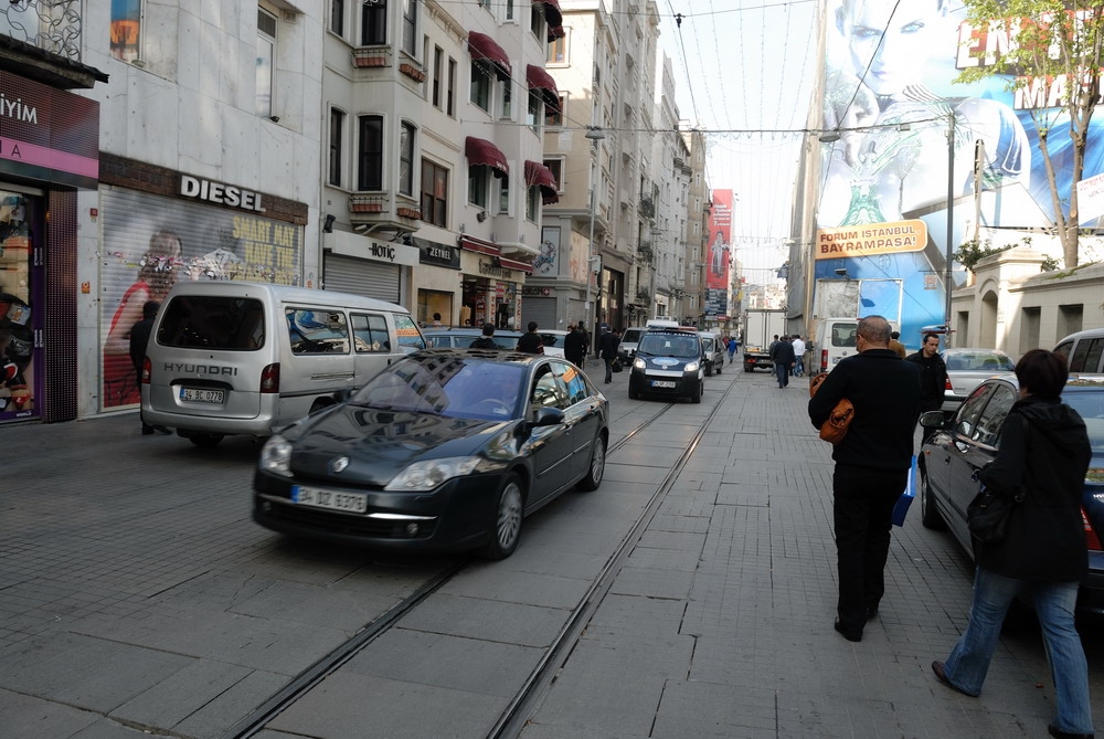 MKS_1856.jpg - 19/4, sidste hele dag i Istanbul. Vi tog en taxa ud til Taksimpladsen og gik ned af Istiklal Caddesi, en stor indkøbsgade.