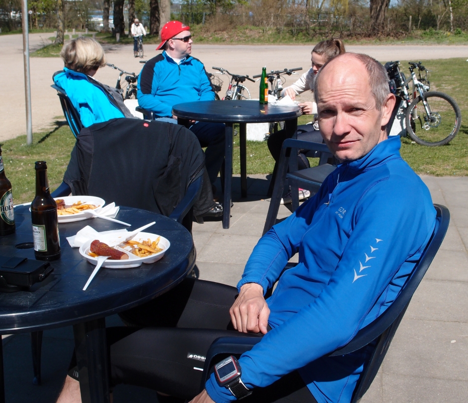 MKS_Paaske_2011_Tyskland_08.JPG - Frokost, currywurst und pils